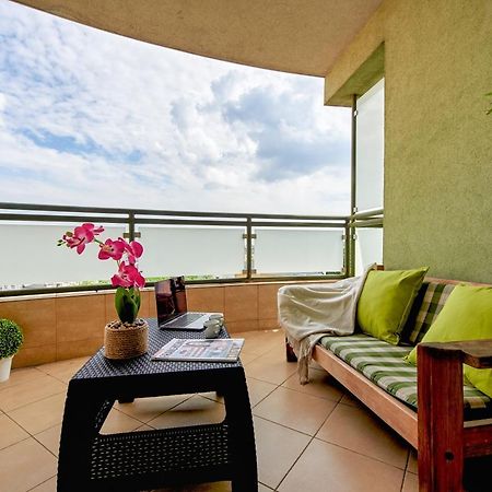 Family Apartment With A Terrace On Aleje Jerozolimskie วอร์ซอ ภายนอก รูปภาพ