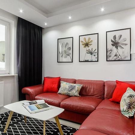 Family Apartment With A Terrace On Aleje Jerozolimskie วอร์ซอ ภายนอก รูปภาพ