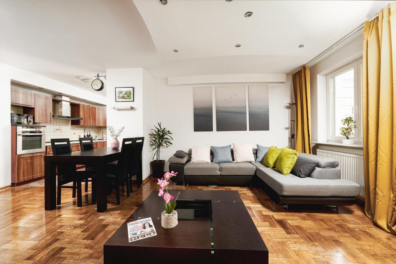 Family Apartment With A Terrace On Aleje Jerozolimskie วอร์ซอ ภายนอก รูปภาพ