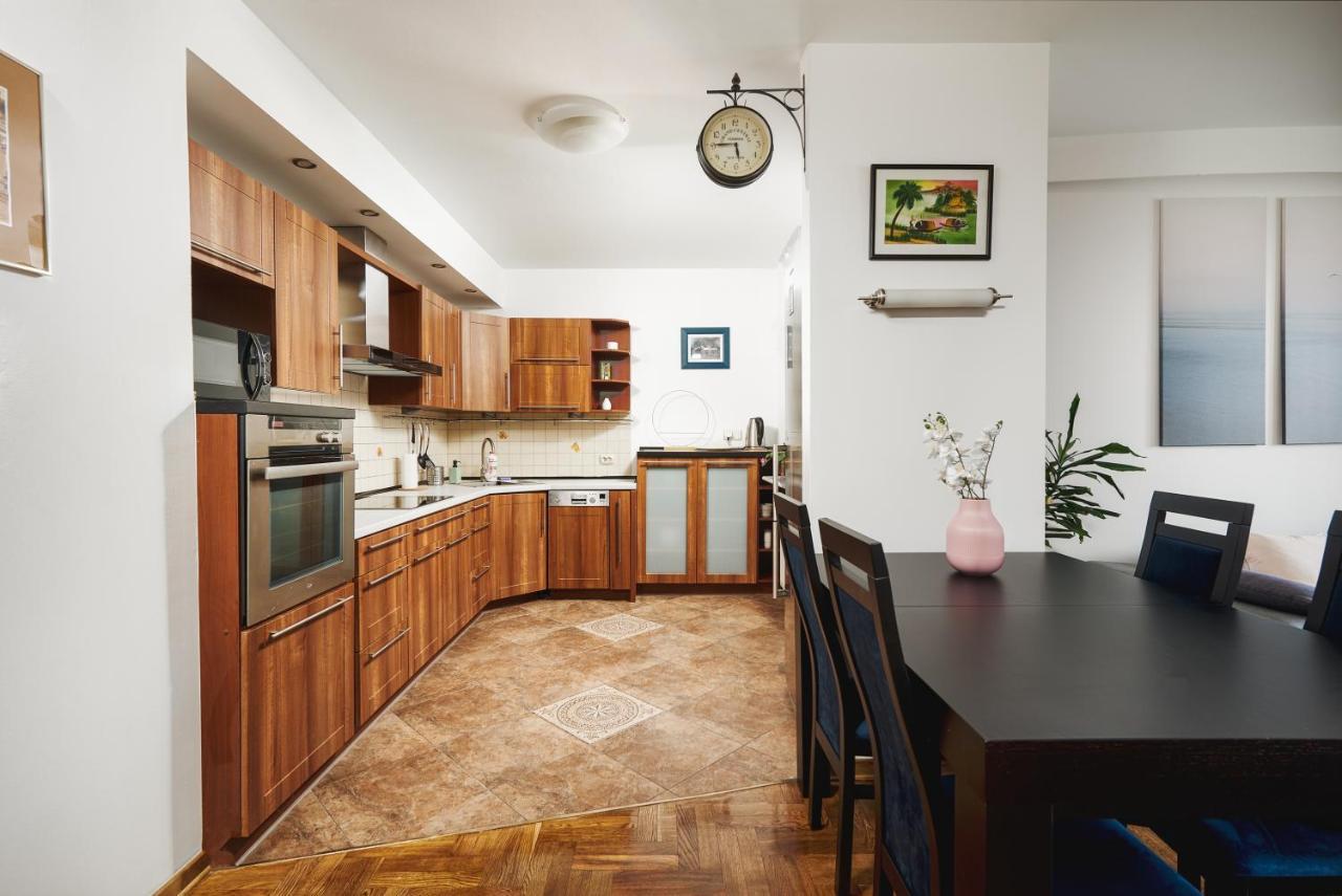 Family Apartment With A Terrace On Aleje Jerozolimskie วอร์ซอ ภายนอก รูปภาพ