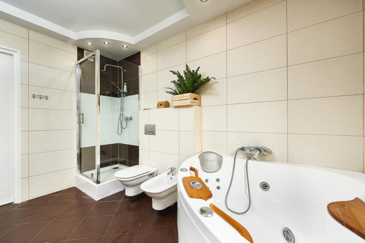 Family Apartment With A Terrace On Aleje Jerozolimskie วอร์ซอ ภายนอก รูปภาพ