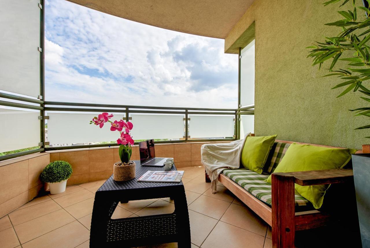 Family Apartment With A Terrace On Aleje Jerozolimskie วอร์ซอ ภายนอก รูปภาพ
