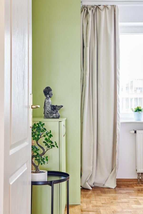 Family Apartment With A Terrace On Aleje Jerozolimskie วอร์ซอ ภายนอก รูปภาพ