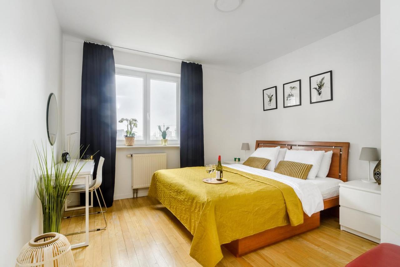 Family Apartment With A Terrace On Aleje Jerozolimskie วอร์ซอ ภายนอก รูปภาพ