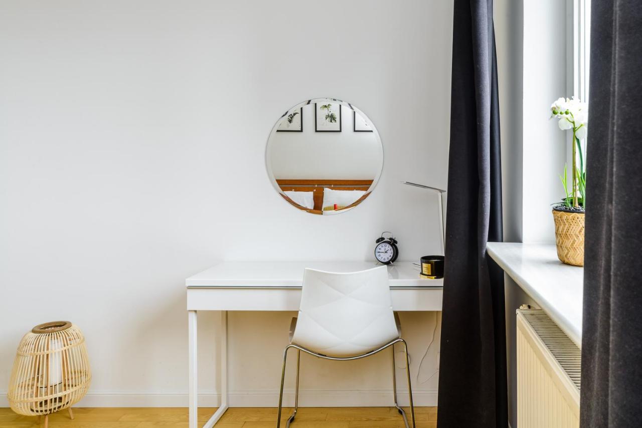Family Apartment With A Terrace On Aleje Jerozolimskie วอร์ซอ ภายนอก รูปภาพ