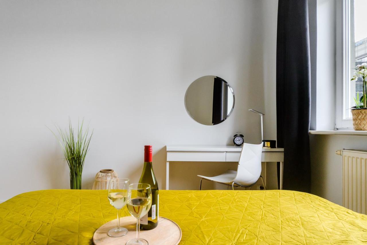 Family Apartment With A Terrace On Aleje Jerozolimskie วอร์ซอ ภายนอก รูปภาพ
