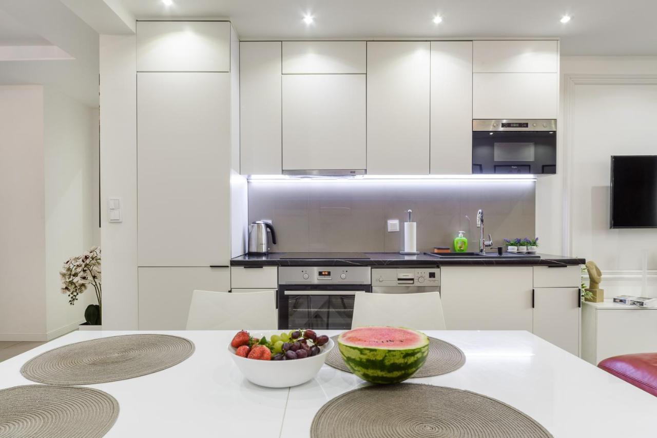 Family Apartment With A Terrace On Aleje Jerozolimskie วอร์ซอ ภายนอก รูปภาพ